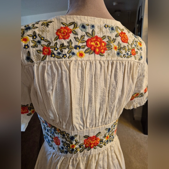 NEW Lot Of 2 Petal Lush Dress Size Small, White And Ivory Embroidered - Picture 5 of 13